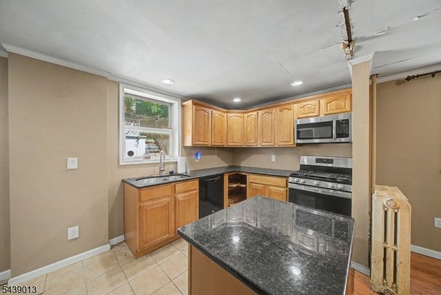53 Brainard St, Phillipsburg Town, NJ 08865