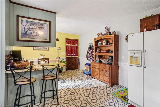 406 E Wellington Lane, Walnut Cove, NC 27052