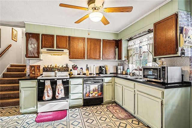 406 E Wellington Lane, Walnut Cove, NC 27052