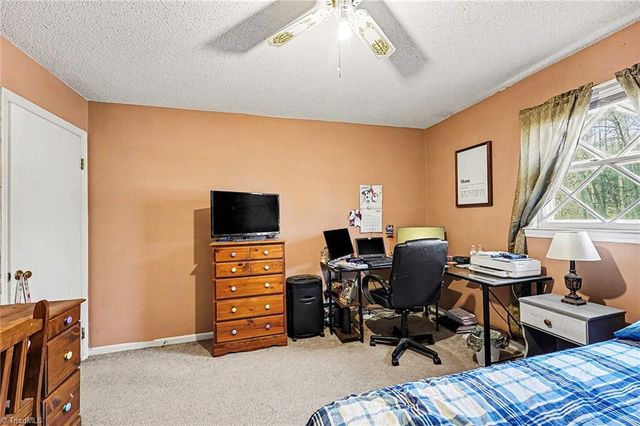 406 E Wellington Lane, Walnut Cove, NC 27052