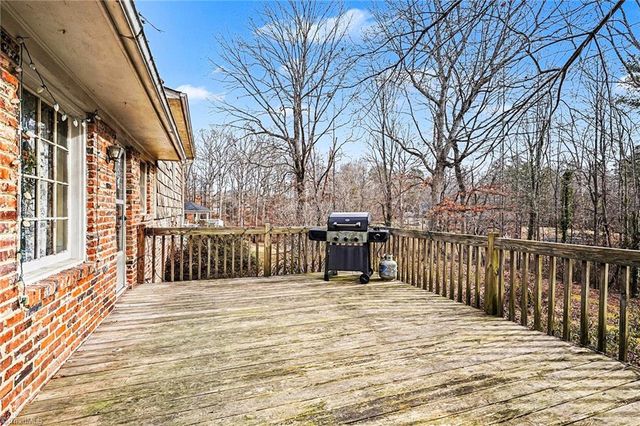 406 E Wellington Lane, Walnut Cove, NC 27052