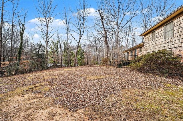 406 E Wellington Lane, Walnut Cove, NC 27052