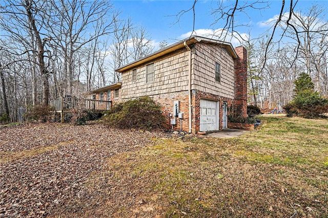 406 E Wellington Lane, Walnut Cove, NC 27052