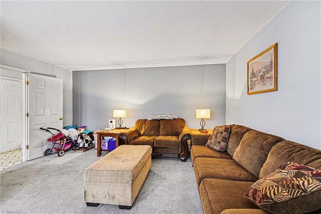 406 E Wellington Lane, Walnut Cove, NC 27052