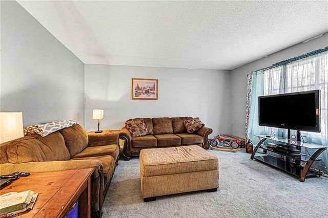 406 E Wellington Lane, Walnut Cove, NC 27052