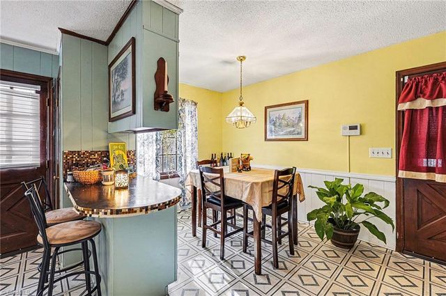 406 E Wellington Lane, Walnut Cove, NC 27052