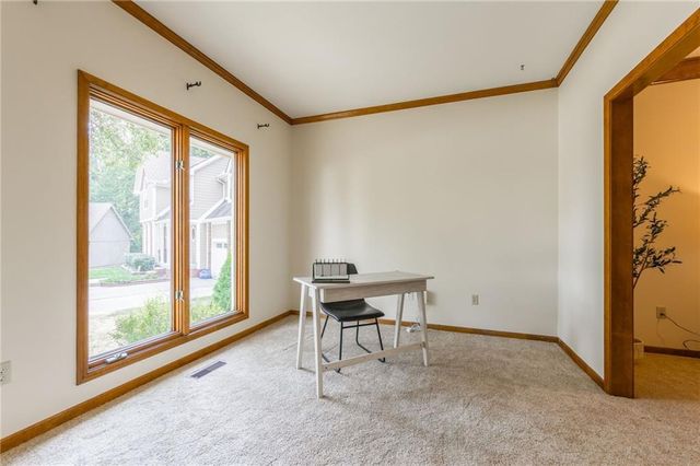 7640 N Lucerne Court, Kansas City, MO 64151