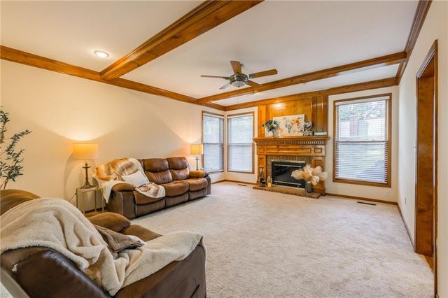 7640 N Lucerne Court, Kansas City, MO 64151