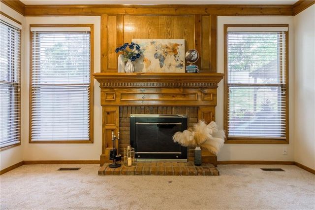 7640 N Lucerne Court, Kansas City, MO 64151