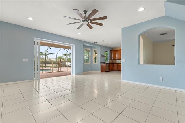 9005 PINEBREEZE DRIVE, Riverview, FL 33578