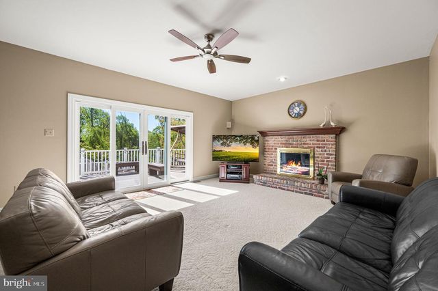 111 BROOKHOLLOW DR, Downingtown, PA 19335
