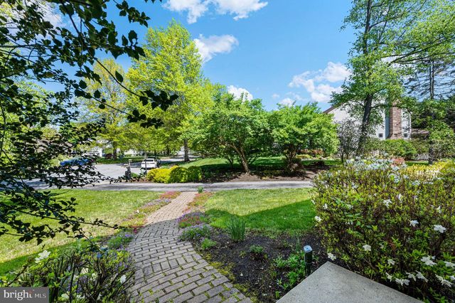 111 BROOKHOLLOW DR, Downingtown, PA 19335