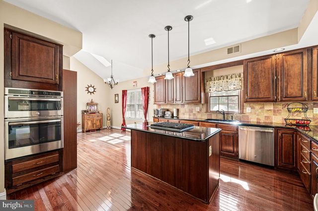 111 BROOKHOLLOW DR, Downingtown, PA 19335
