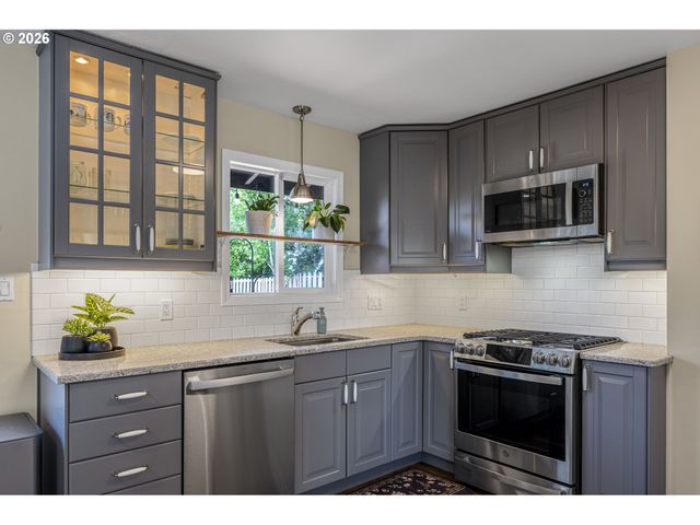 12865 Sw FAIRCREST St, Portland, OR 97225