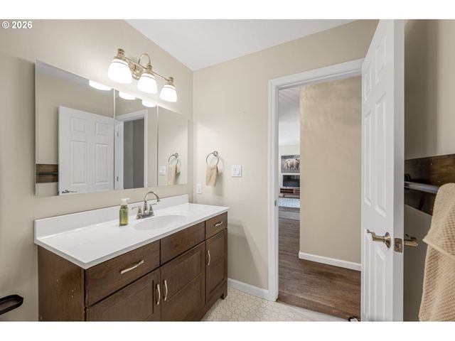 12865 Sw FAIRCREST St, Portland, OR 97225