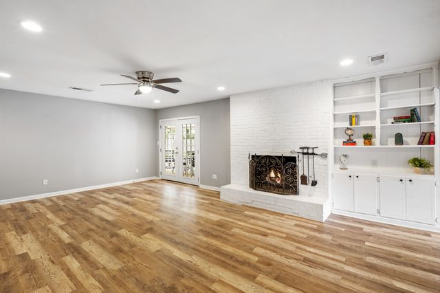 1804 W Cedar Elm Drive, Arlington, TX 76012