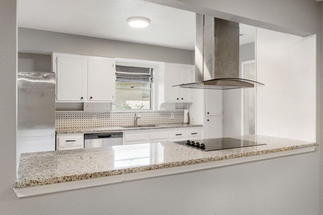 1804 W Cedar Elm Drive, Arlington, TX 76012