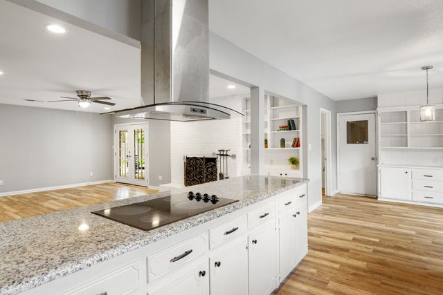 1804 W Cedar Elm Drive, Arlington, TX 76012