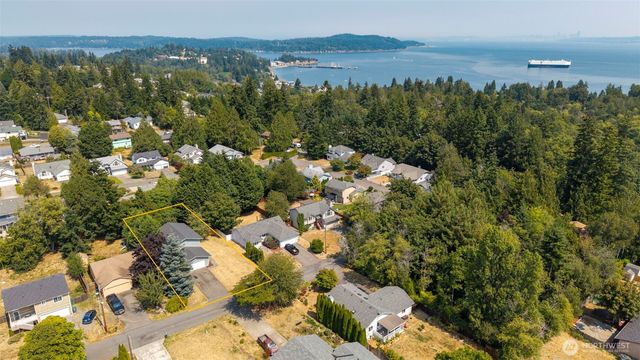 7337 E Patricia Street, Port Orchard, WA 98366