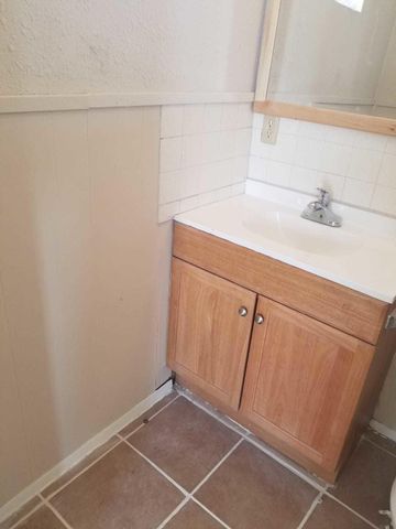 1521 Elmhurst #B Drive, El Paso, TX 79925