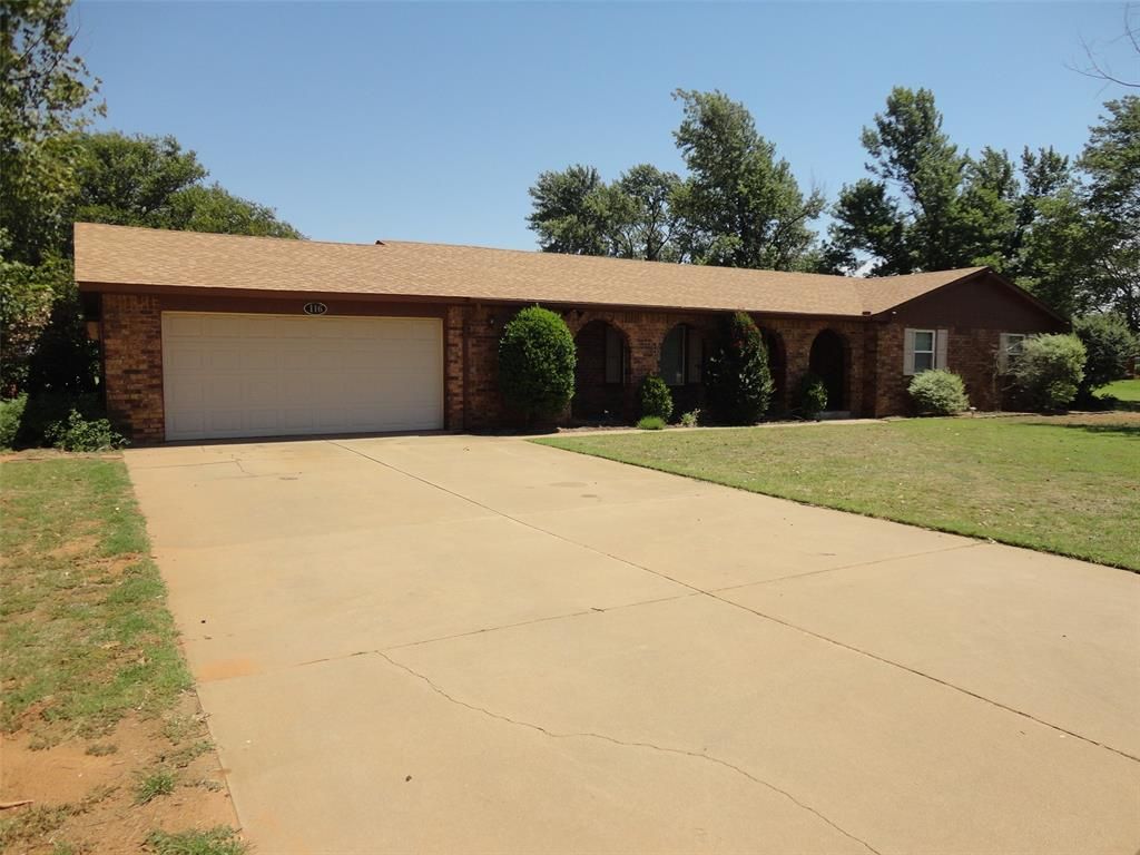 116 N Furlong Drive, Weatherford, OK 73096