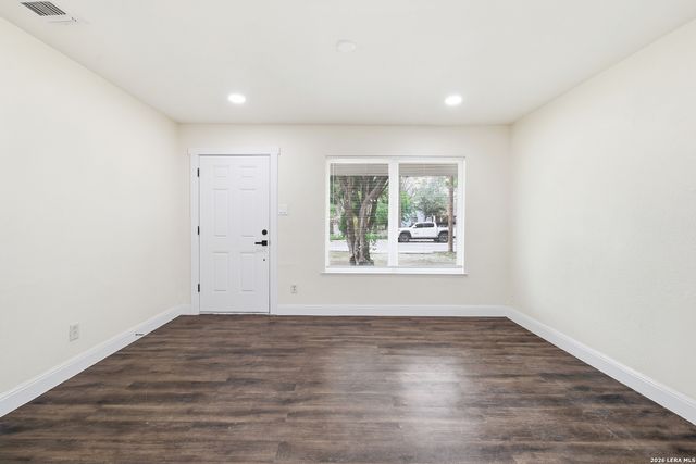 5323 El Paso St, San Antonio, TX 78237