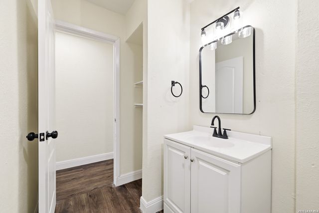 5323 El Paso St, San Antonio, TX 78237