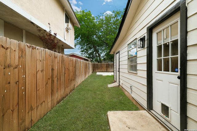 5323 El Paso St, San Antonio, TX 78237