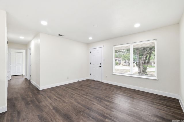 5323 El Paso St, San Antonio, TX 78237