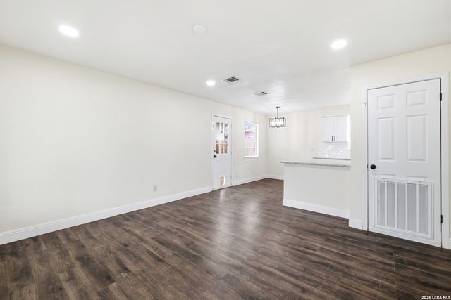 5323 El Paso St, San Antonio, TX 78237