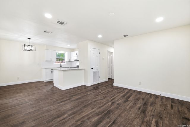 5323 El Paso St, San Antonio, TX 78237