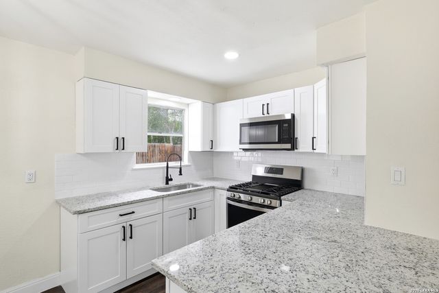 5323 El Paso St, San Antonio, TX 78237