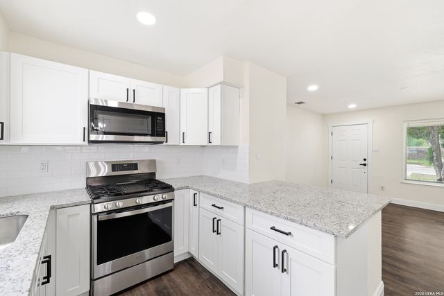 5323 El Paso St, San Antonio, TX 78237