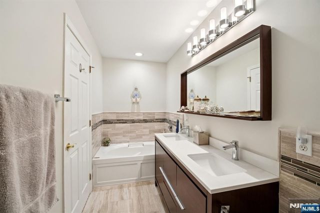 428 Newburgh Court 428, West New York, NJ 07093