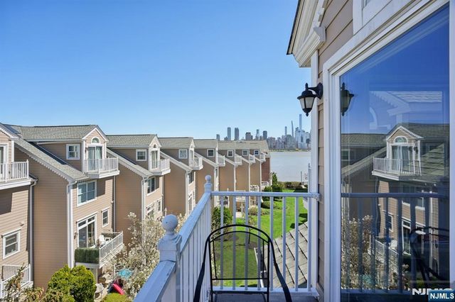 428 Newburgh Court 428, West New York, NJ 07093