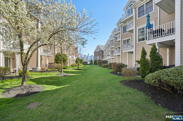 428 Newburgh Court 428, West New York, NJ 07093