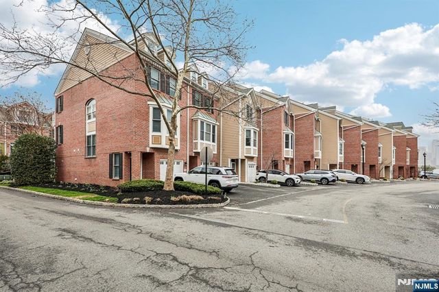 428 Newburgh Court 428, West New York, NJ 07093