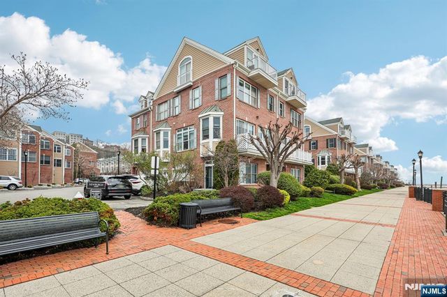 428 Newburgh Court 428, West New York, NJ 07093