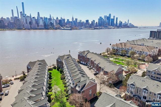 428 Newburgh Court 428, West New York, NJ 07093