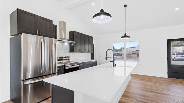 906 10th Street, Blanco, TX 78606