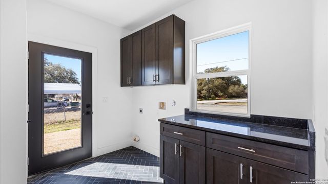 906 10th Street, Blanco, TX 78606