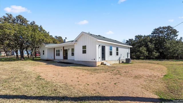 906 10th Street, Blanco, TX 78606