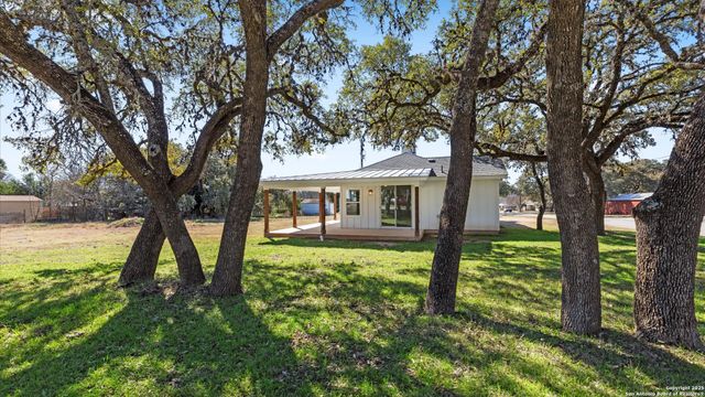 906 10th Street, Blanco, TX 78606
