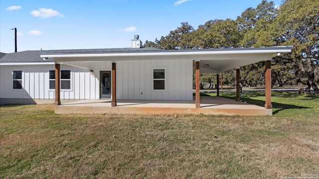 906 10th Street, Blanco, TX 78606