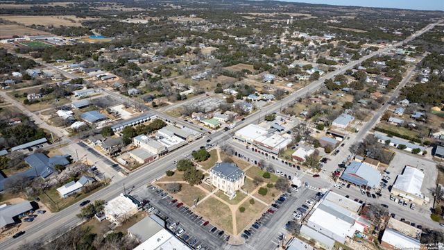 906 10th Street, Blanco, TX 78606