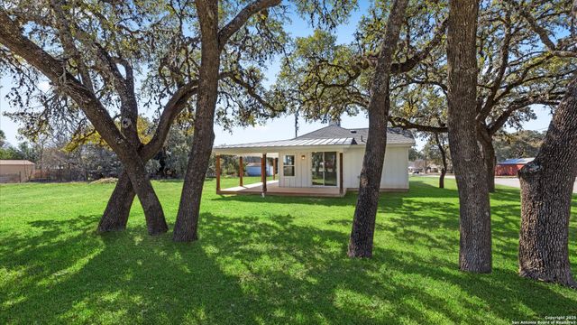 906 10th Street, Blanco, TX 78606