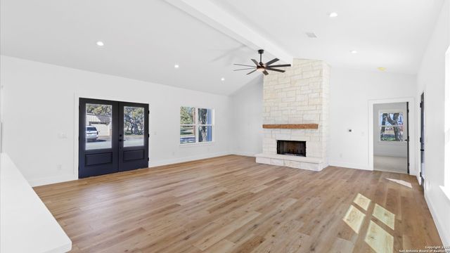 906 10th Street, Blanco, TX 78606