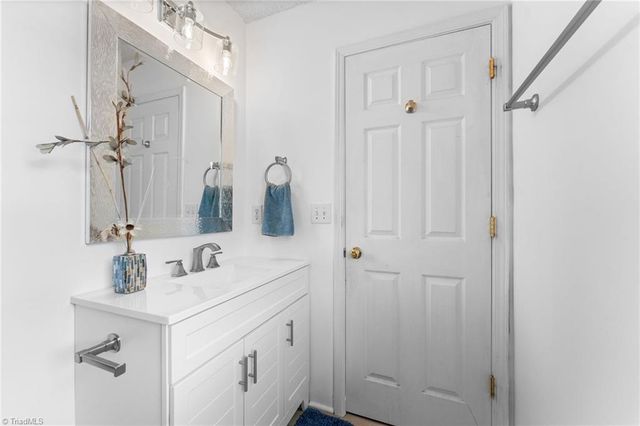 1315 Camden Place Court, Winston-salem, NC 27103