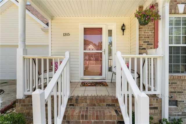 1315 Camden Place Court, Winston-salem, NC 27103