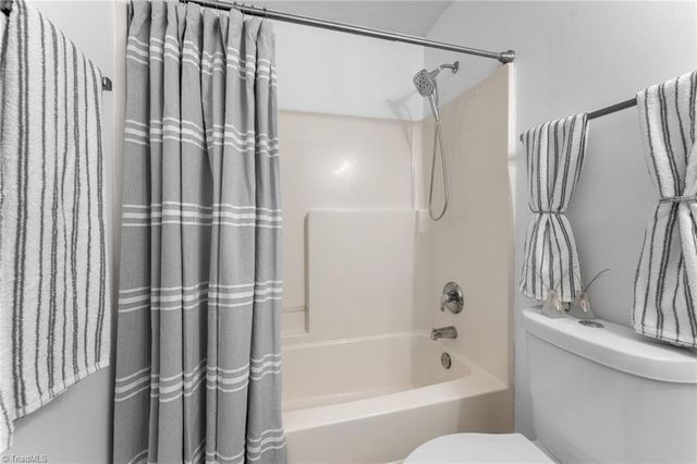 1315 Camden Place Court, Winston-salem, NC 27103